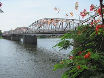 cau truong tien